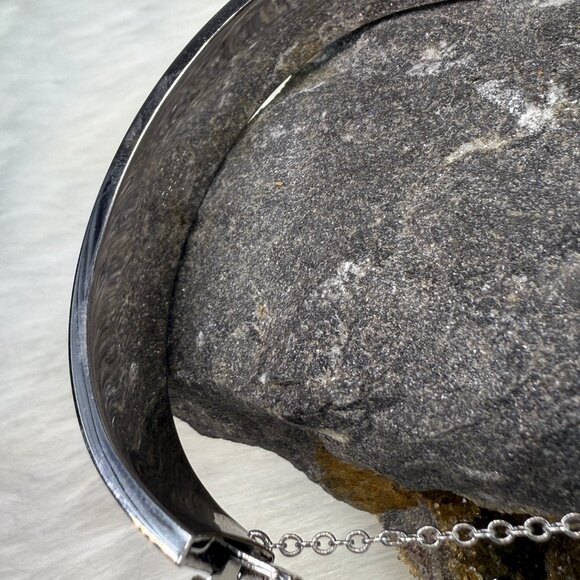 Vintage Hayward Sterling Silver Rose Floral Etched Hinged Bangle Safety Chain Ro - Picture 6 of 7